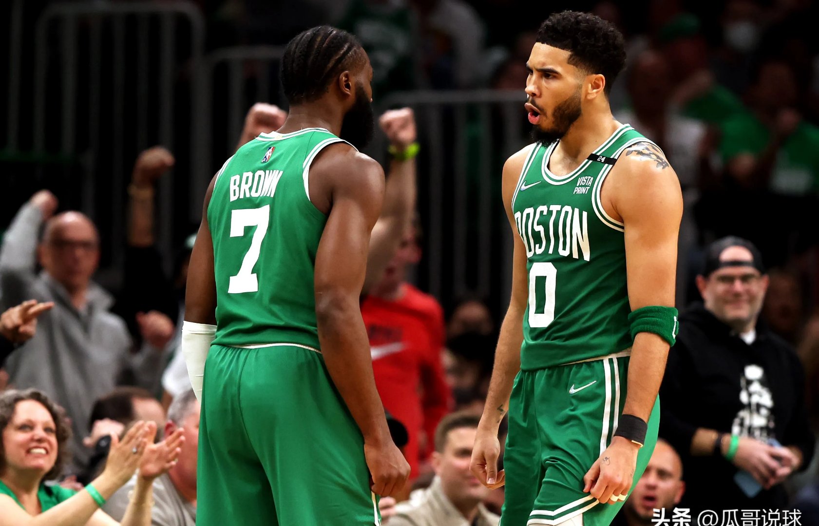 赛后洛杉矶湖人手感冰凉：德国杯节点到来；质疑声仍在；身体对抗强度拉满(湖人两名球员确诊)