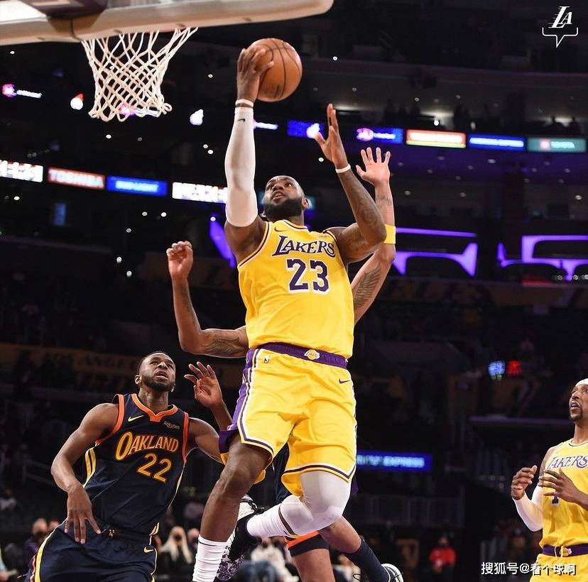 STAR SPORTS-Uzi在湖人比赛中关键助攻，绝杀引发热议！的简单介绍