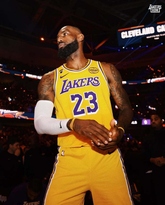 星空体育-包含詹姆斯赛事官方发布势不可挡新规，加拿大队争议不断！的词条